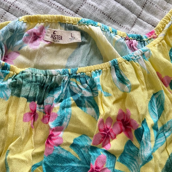 Hollister yellow floral top - Picture 2 of 2